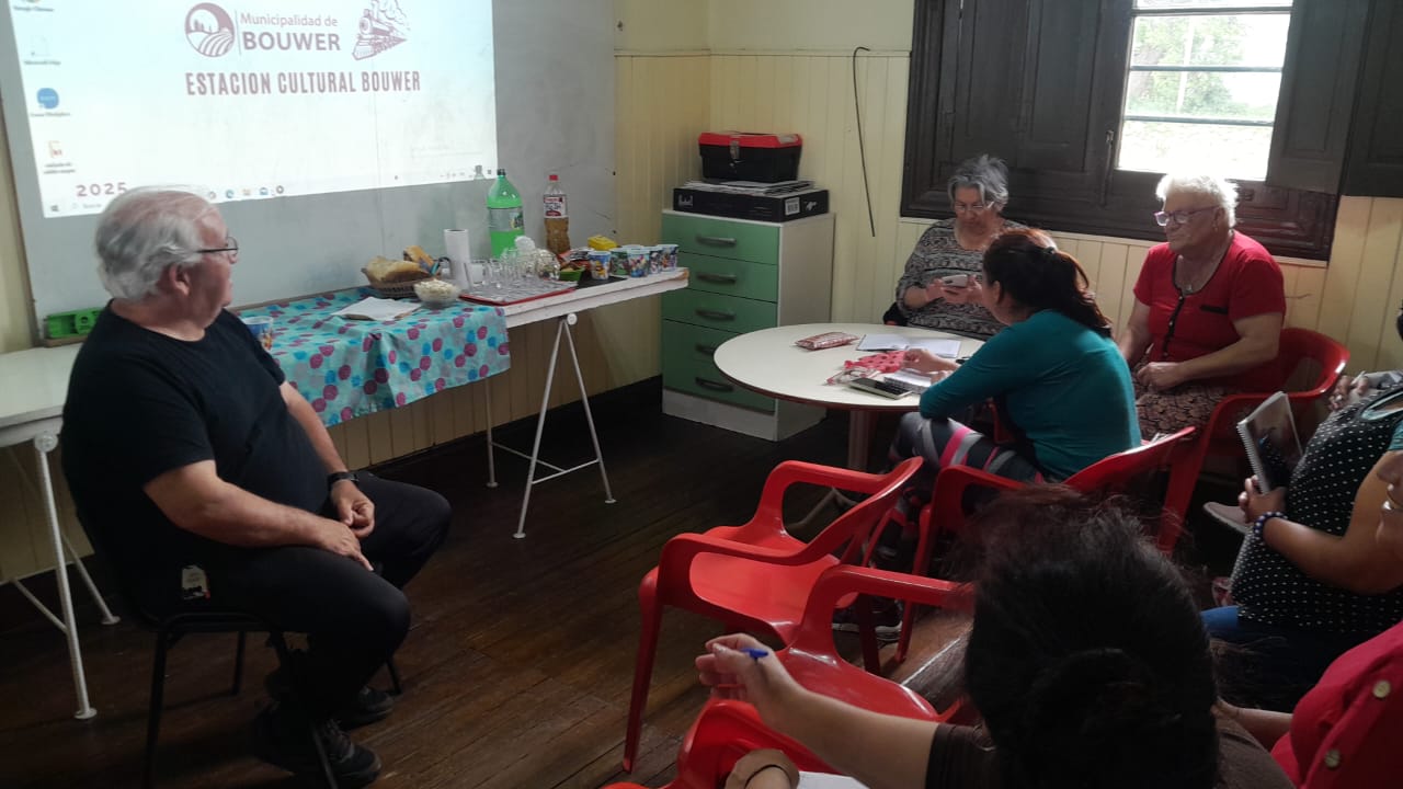 Vecinos de Bouwer asistieron a una capacitación intensiva para aprender a usar el Ciudadano Digital